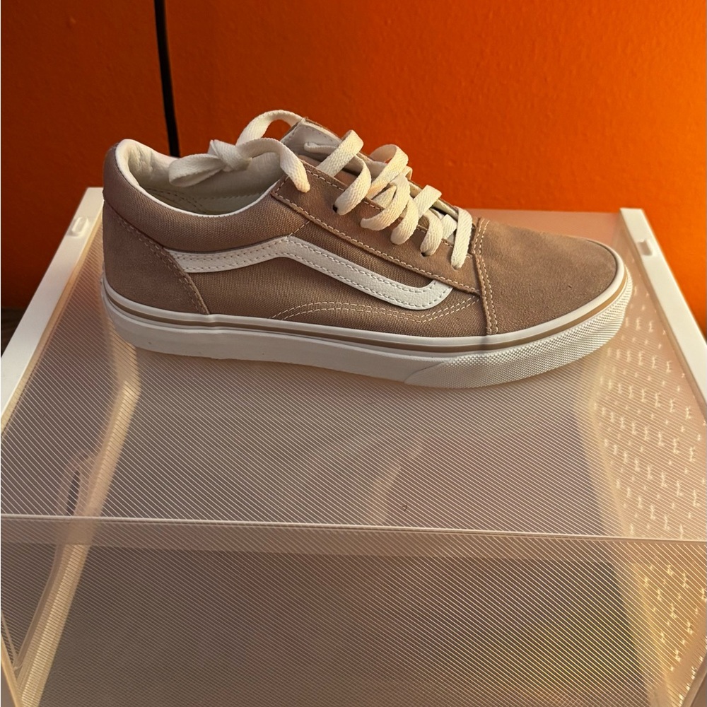Vans Women's Tan and White Old Skool Sneakers